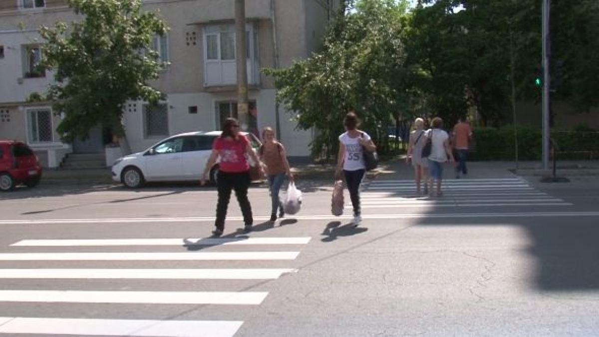 trecerea de pietoni pe care trebuie sa virezi in mijlocul strazii oamenilor nu le a venit sa creada