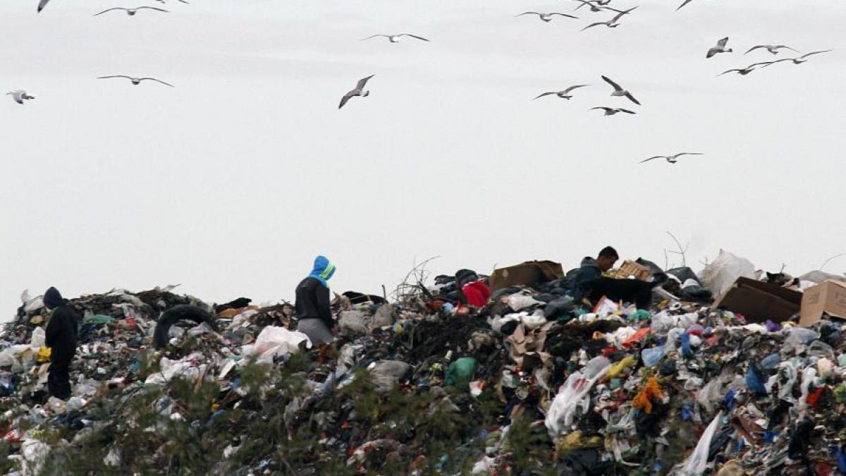 aerul din bucuresti poluat masiv cu cianuri ce fac autoritatile