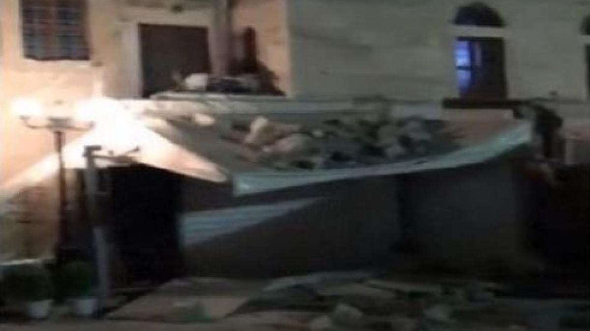 ce a scris un roman surprins de cutremur in turcia turistii descriu clipe de groaza