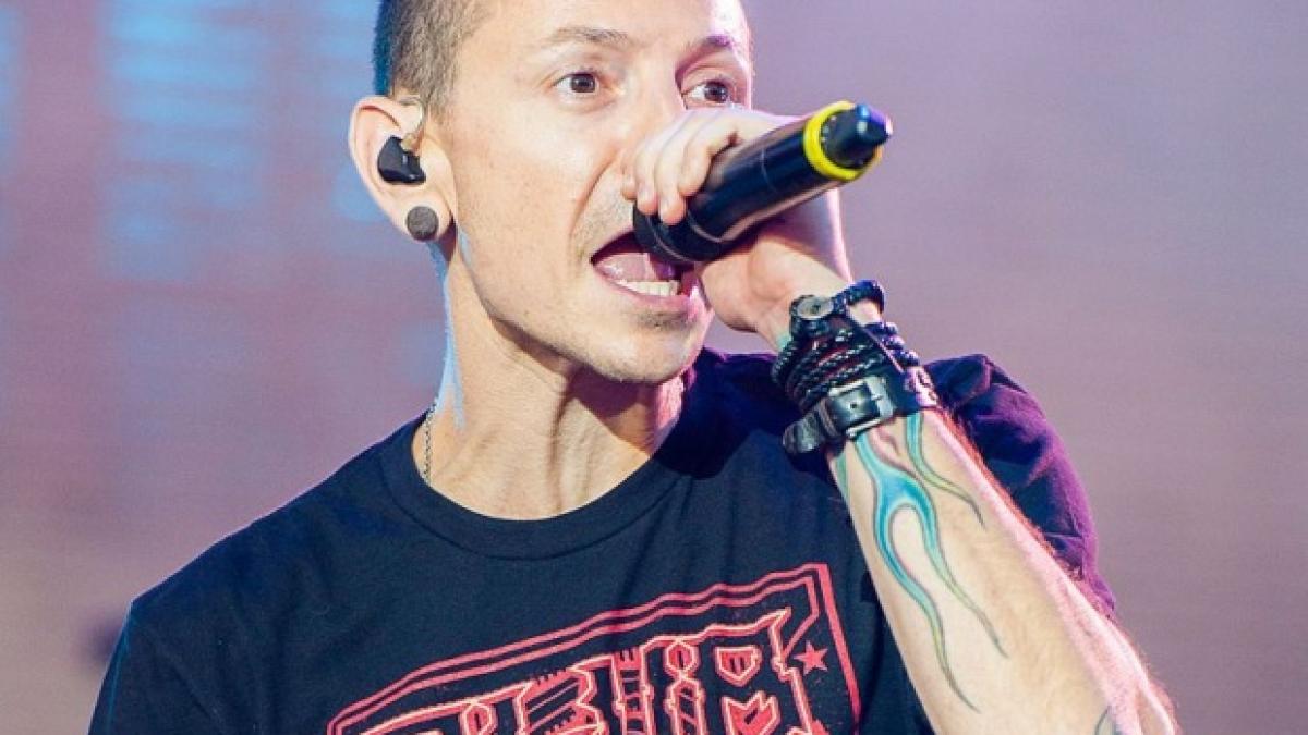 un hacker a spart contul de twitter al sotiei solistului linkin park mesajele socante pe care le a