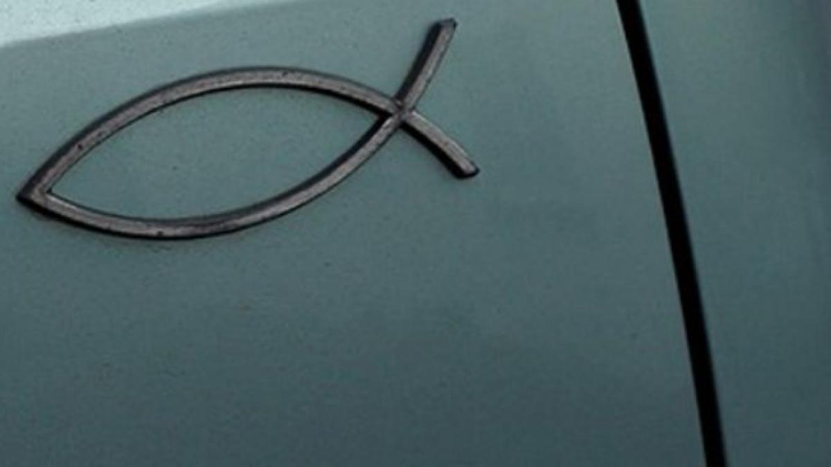 misterul simbolului pe care tot mai multi romani il au pe masini foarte putini stiu ce inseamna