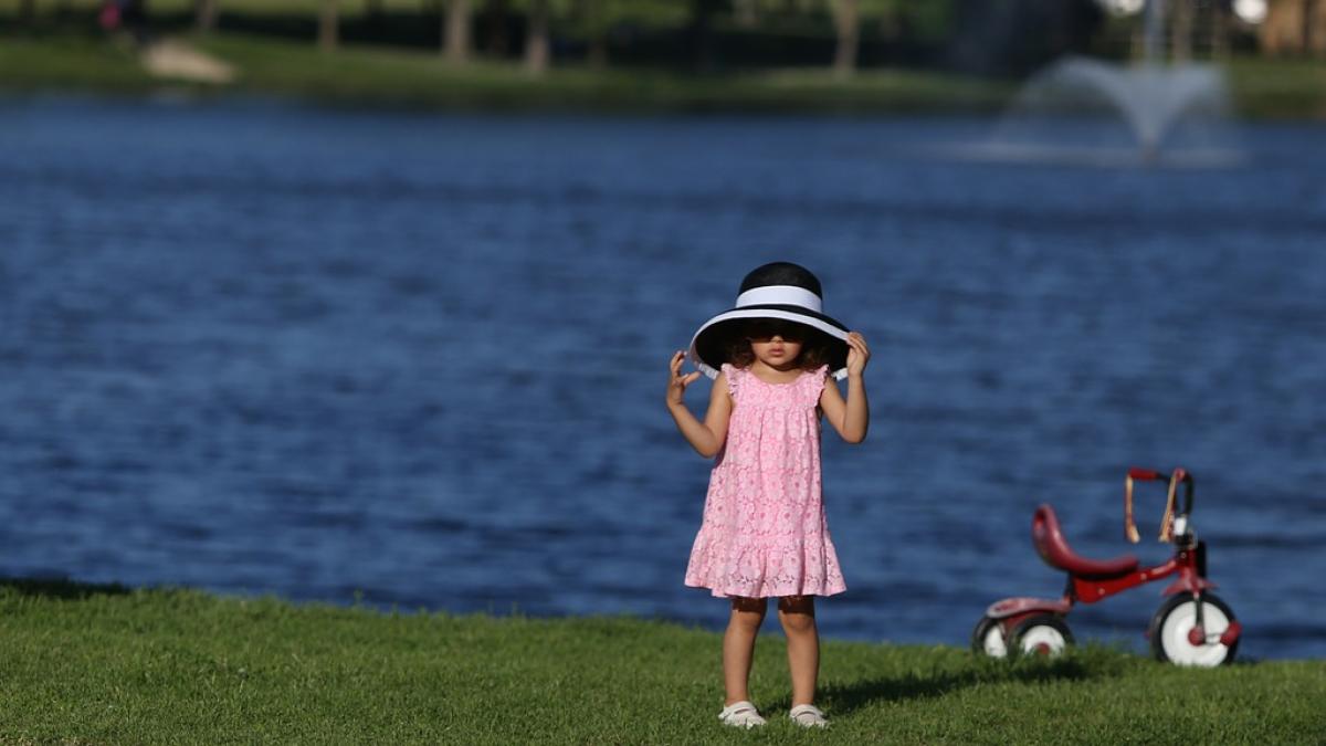o fetita de 5 ani amendata cu 765 de lei pentru ca vindea limonada pe strada cum a fost posibil asa