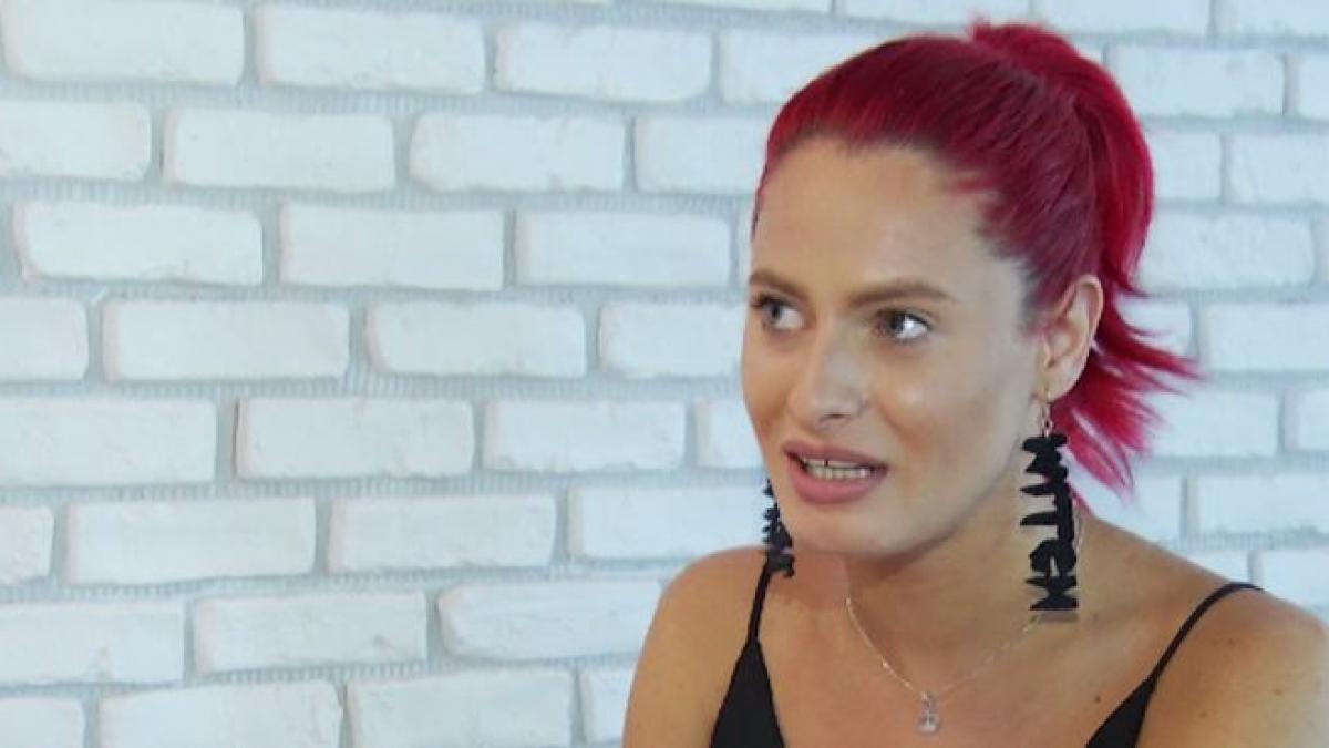 ce obiceiuri proaste are cantareata raluk fac asta incontinuu si enervez oamenii din jurul meu