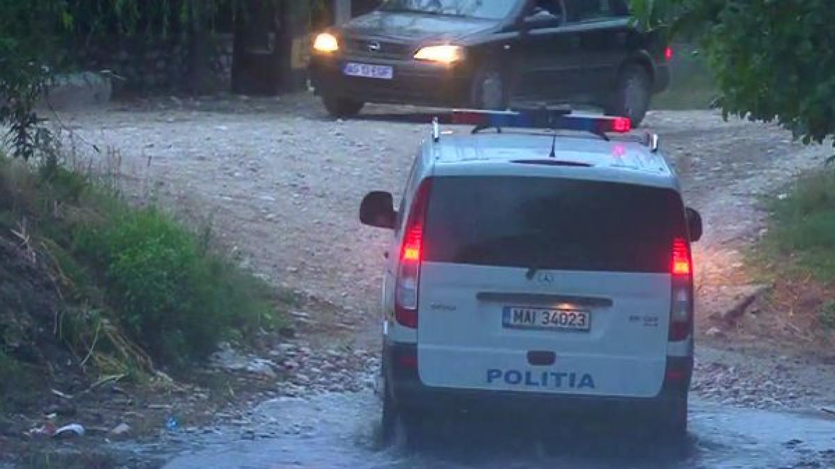 lupte cu focuri de arma intre jandarmi si hotii de lemne in arges video