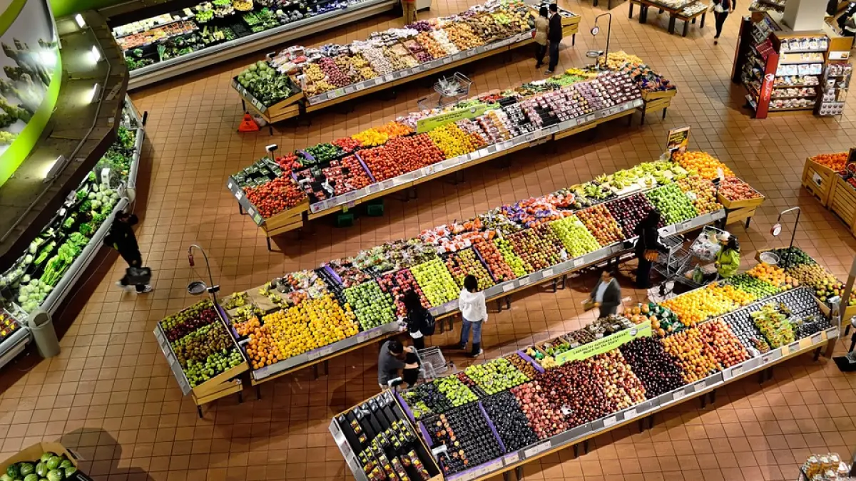 descoperire macabra intr un hypermarket din bucuresti un barbat a fost gasit mort langa carucioare