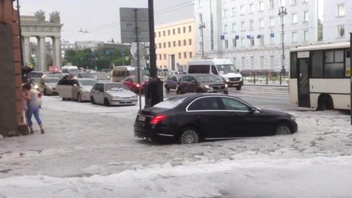 sankt petersburg a fost acoperit de gheata in plina vara video