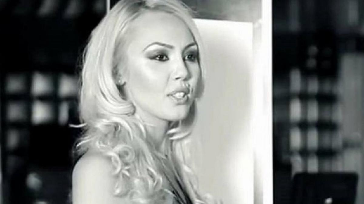 inmormantare denisa manelista live imagini online in direct online de la cimitir video