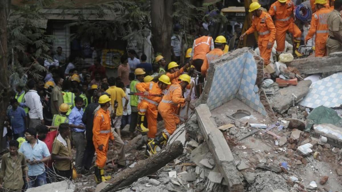 opt oameni au murit dupa ce o cladire s a prabusit in mumbai