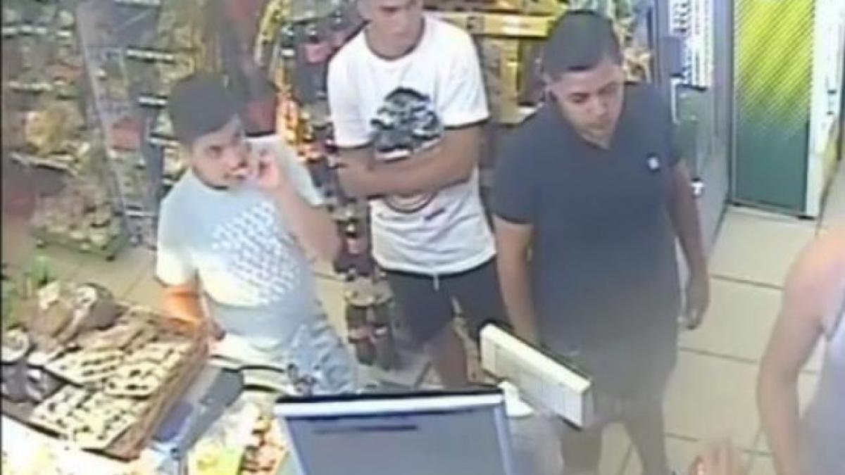 tinerii filmati cum fura cu tupeu dintr o alimentara prinsi dupa apelul facut pe facebook