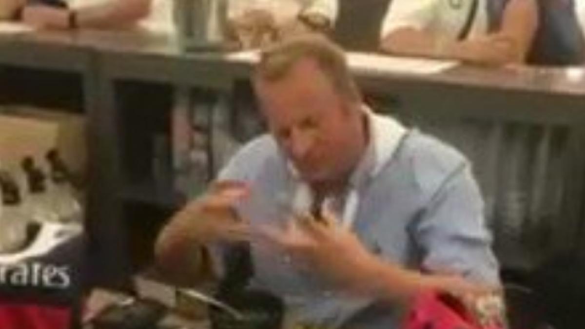 un primar din franta a mancat un sobolan dupa ce a pierdut un pariu seamana cu carnea de iepure