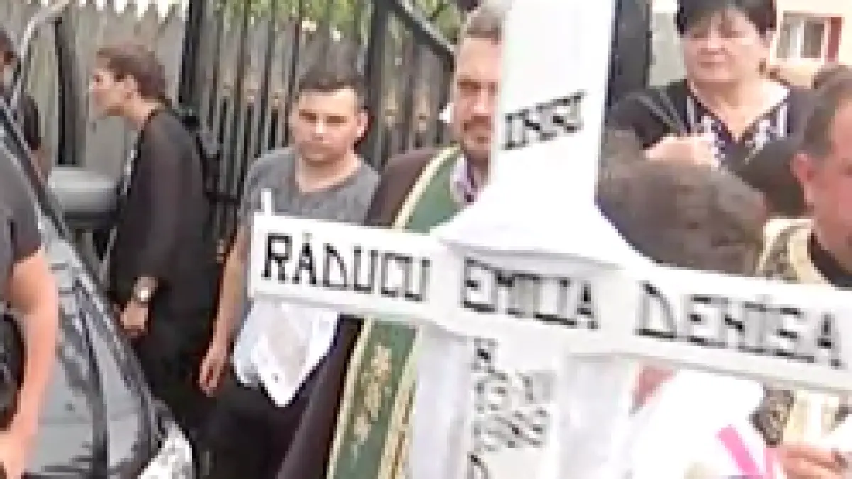 cuvintele grele rostite de preot la inmormantarea denisei multimea prezenta a inceput sa planga in