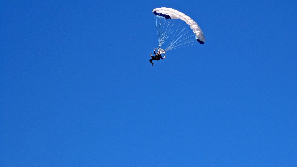 scene dramatice la zarnesti un tanar a murit in urma unui salt cu parasuta