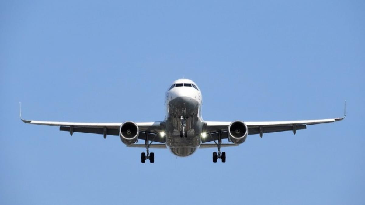 scandal la bordul unui avion pilotul s a luat la bataie cu o insotitoare de bord