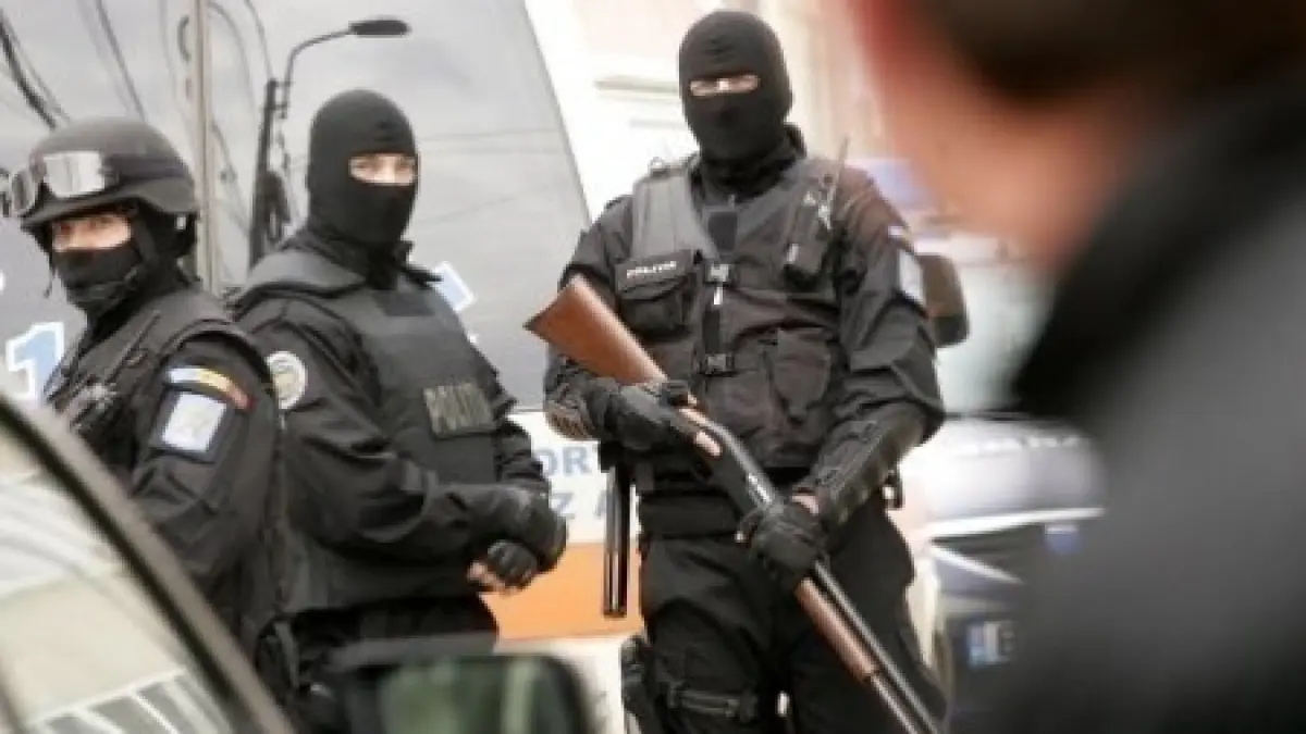perchezitii de amploare in vrancea o treime din politistii si jandarmii judetului participa la