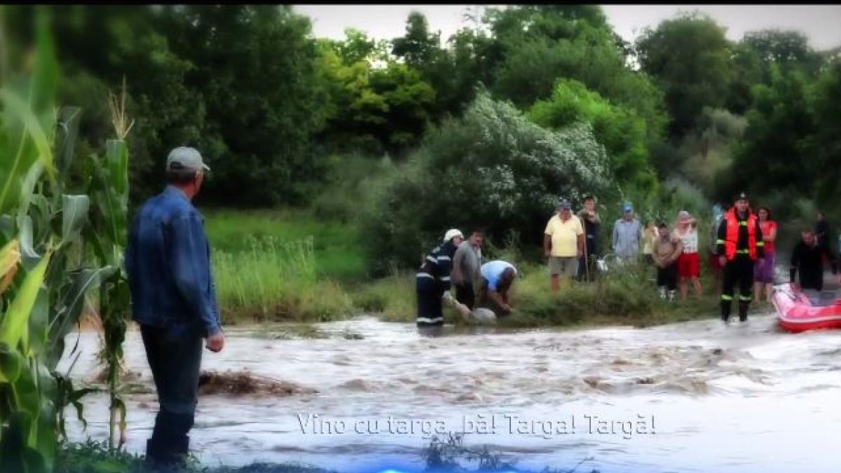 clipa fatala batran ucis sub tractorul luat de viitura la tulcea