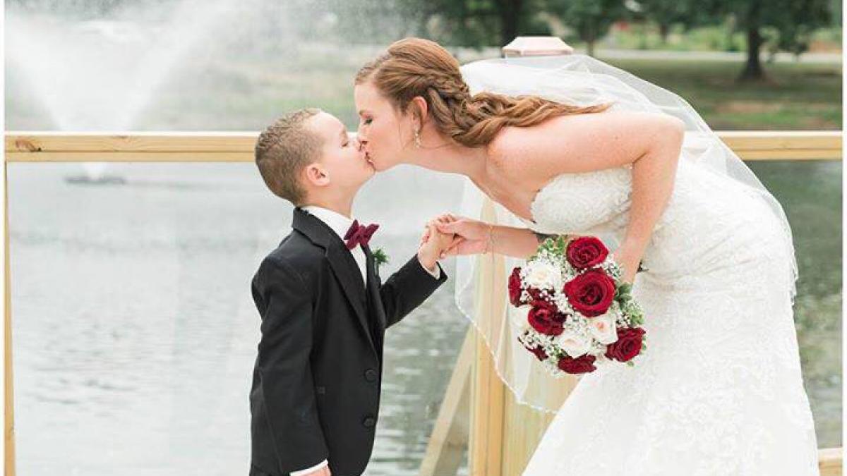 reactia emotionanta a unui copil atunci cand tatal lui se recasatoreste