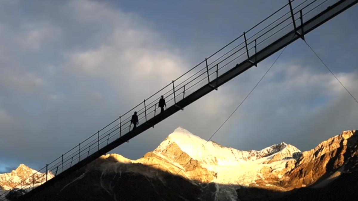 a fost inaugurat cel mai lung pod pietonal din lume in ce tara se afla si ce lungime are video