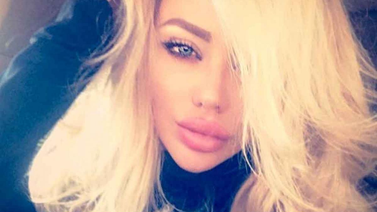 cum arata bianca dragusanu in costum de baie