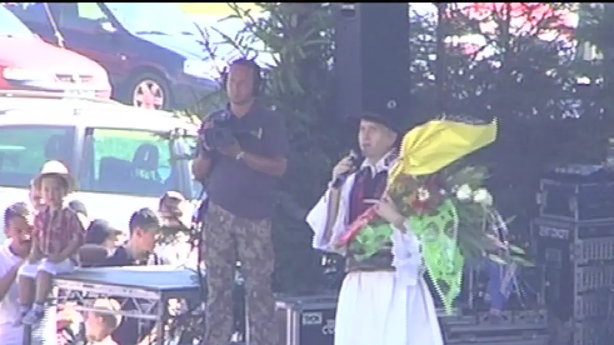 pomohaci prima aparitie dupa caterisire fostul preot pe scena la festivalul de la jina video