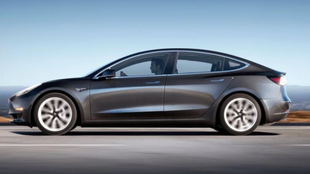 noul model tesla 3 a fost livrat primilor clienti video