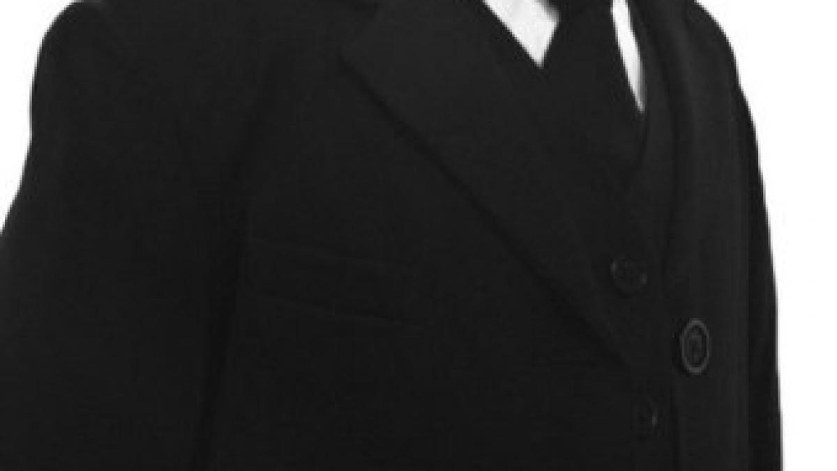 familia regala poarta haine negre intotdeauna in bagaj motivul este morbid