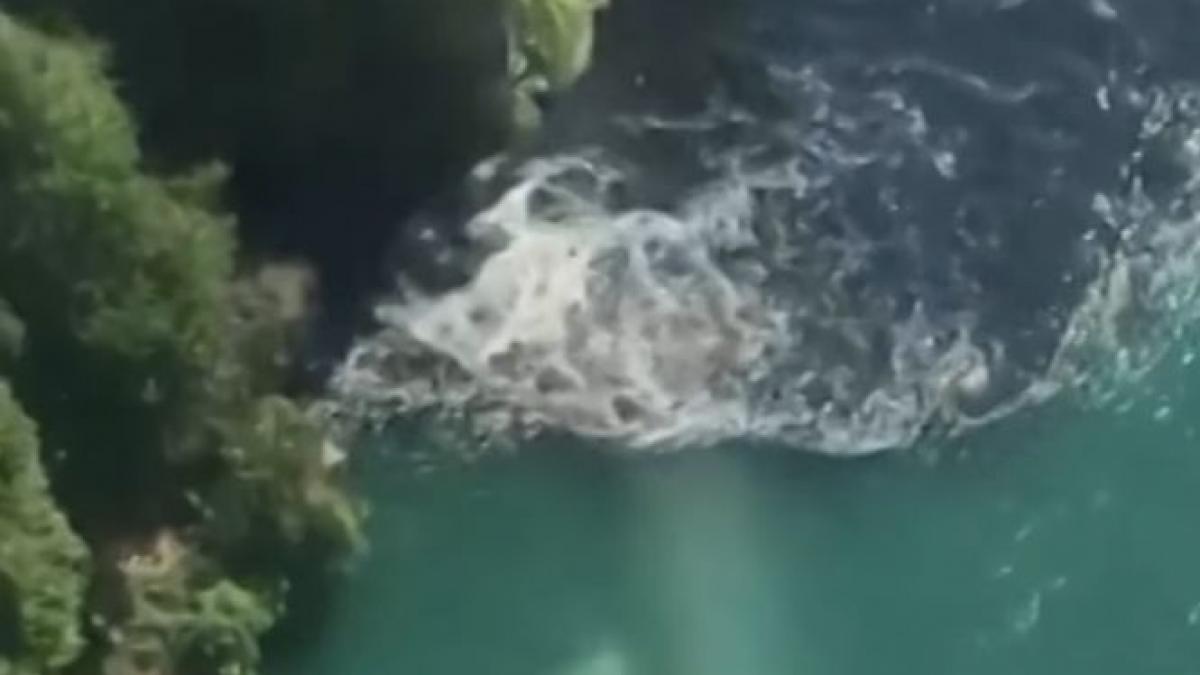 fenomenul care a bagat spaima in turisti apa celei mai cunoscute cascade din lume s a facut neagra