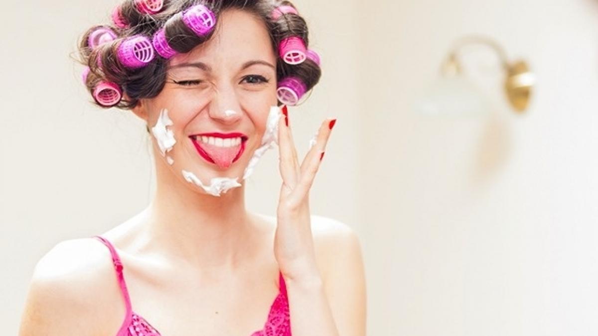 foarte tare si a aplicat crema de ras pe fata si a scapat pentru totdeauna de cosuri