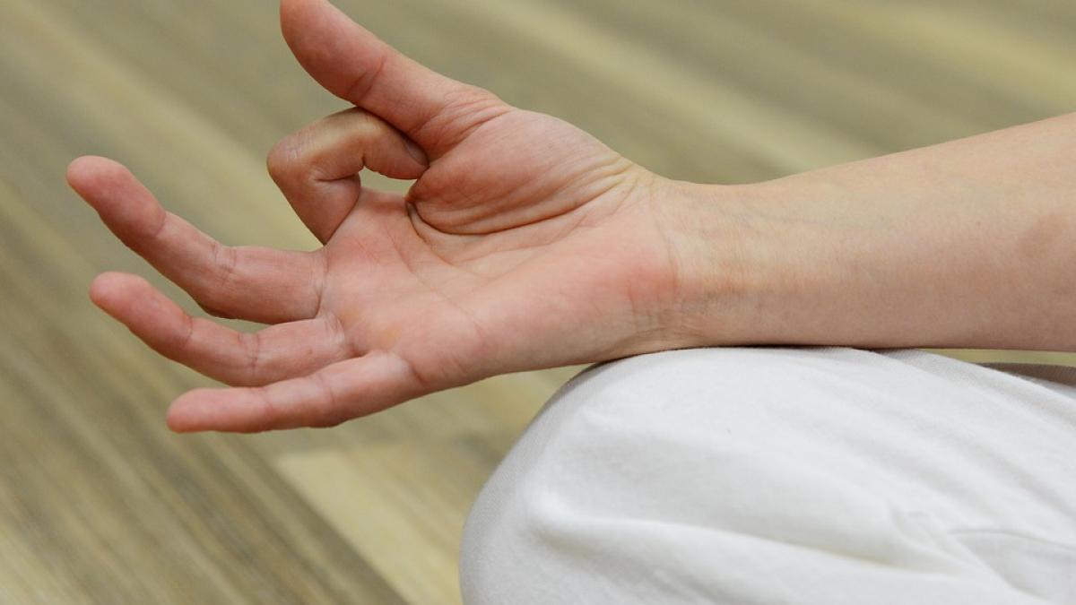 ce se intampla daca iti strangi degetul mare pentru cinci minute aceasta metoda chinezeasca ciudata