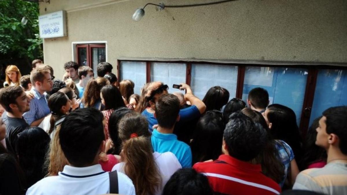 ministrul educatiei vrea sa angajeze un absolvent de liceu pe post de consilier unde se pot trimite