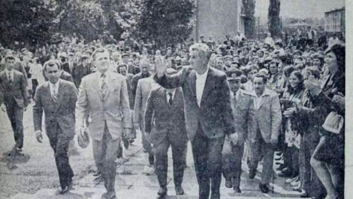 patru decenii de la cea mai mare greva din comunism cum l au speriat minerii pe nicolae ceausescu