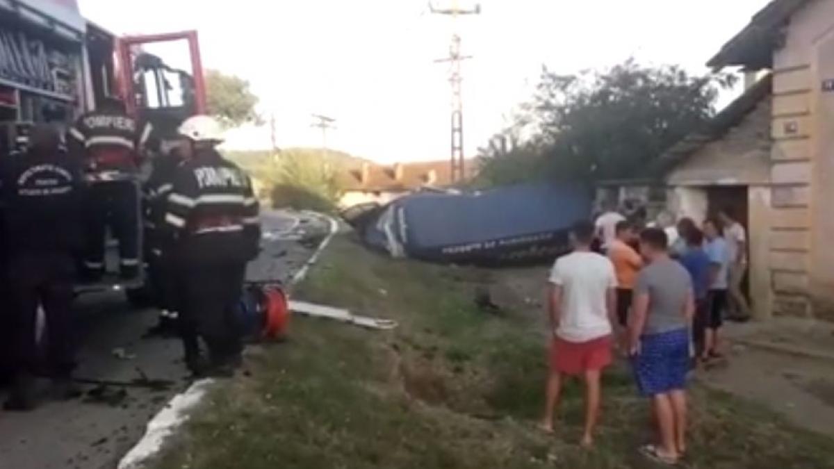 accident cumplit in caras severin un mort si cinci raniti dupa ce o masina s a ciocnit frontal cu