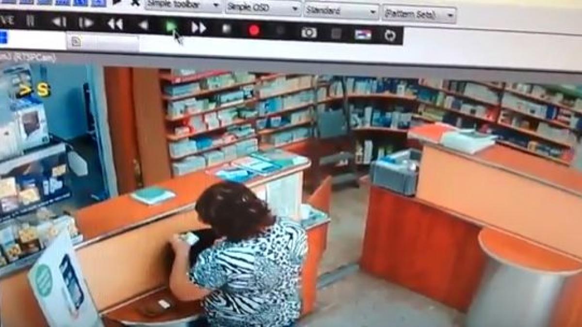 gest uluitor surprins de camerele de supraveghere intr o farmacie din suceava ce face aceasta