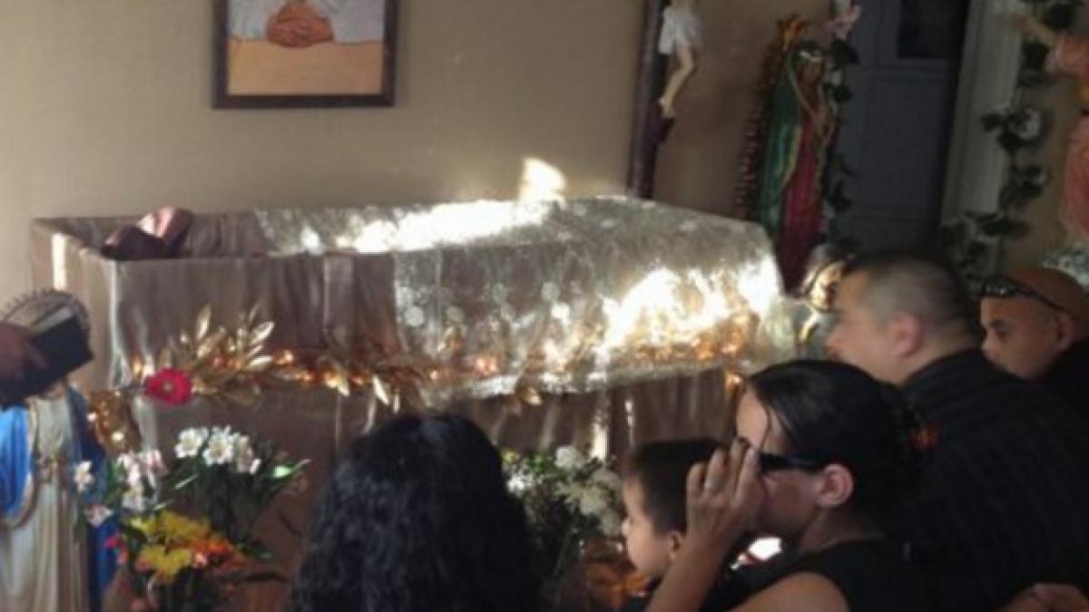 se pregateau sa inchida capacul sicriului cand moarta a ridicat capul si le a spus asta