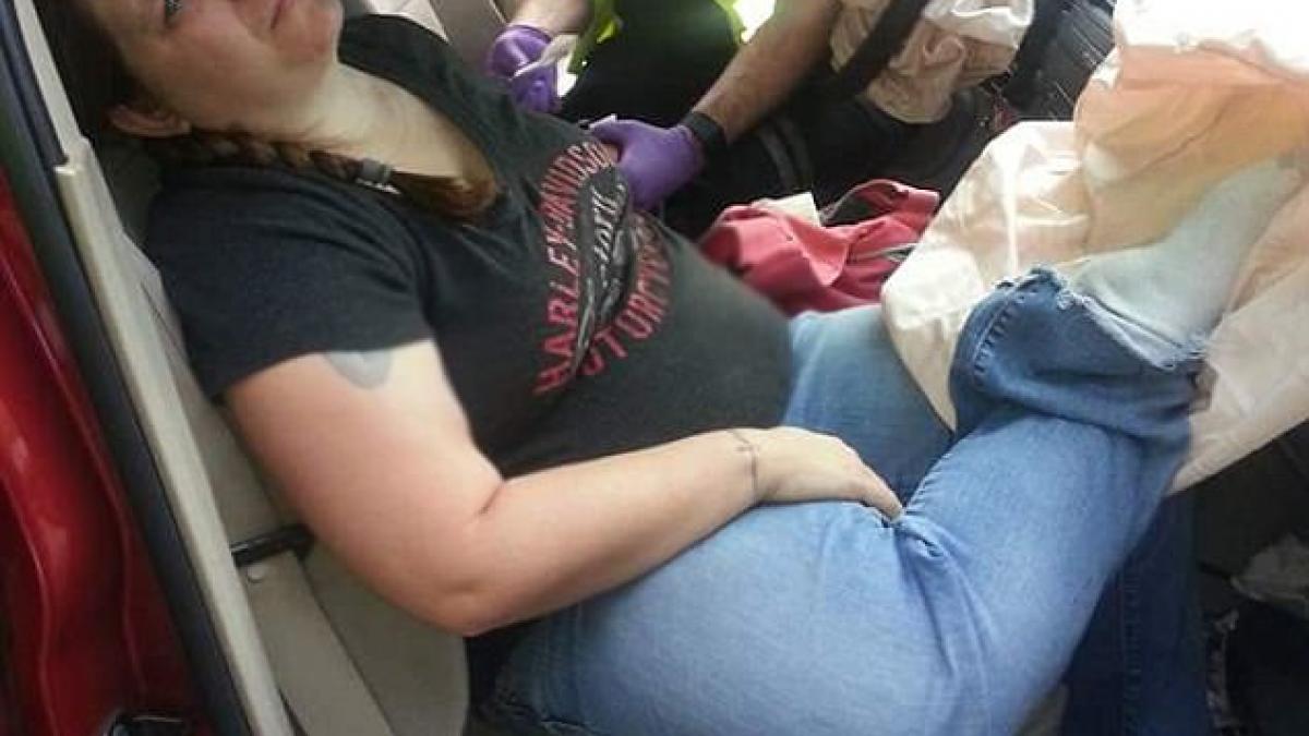 de ce nu trebuie sa stai cu picioarele pe bordul masinii povestea care te va face sa te cutremuri