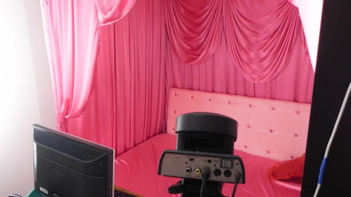 reportaj bbc despre industria videochat din romania fetele studiaza psihologie si limbi straine