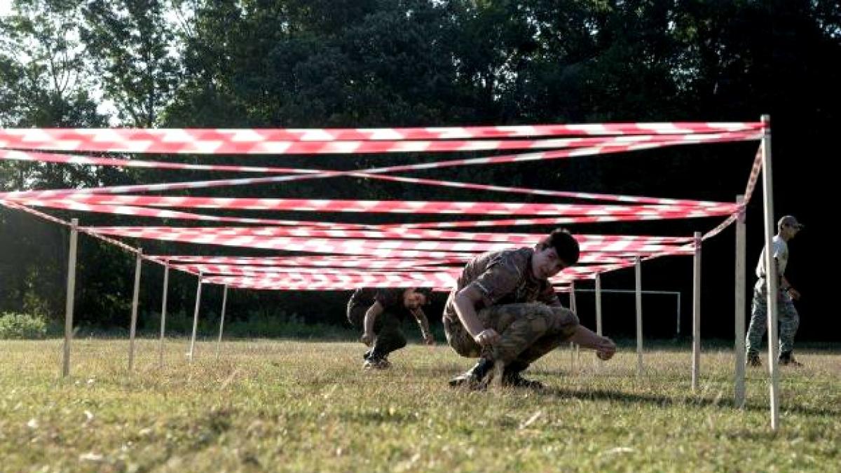 tabara din romania in care adolescentii sunt tratati si antrenati ca in armata