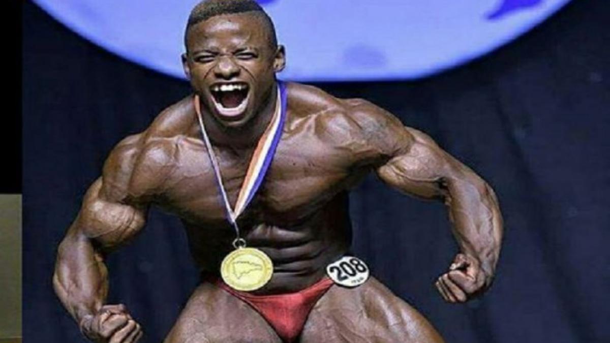 accident teribil pentru un culturist profesionist si a rupt gatul chiar la intrarea in scena