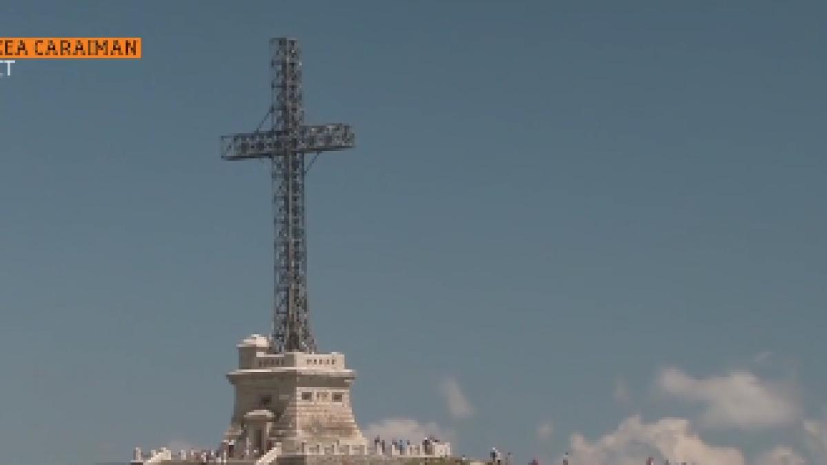 ce gasesc turistii care urca pana la crucea caraiman in plin cod portocaliu