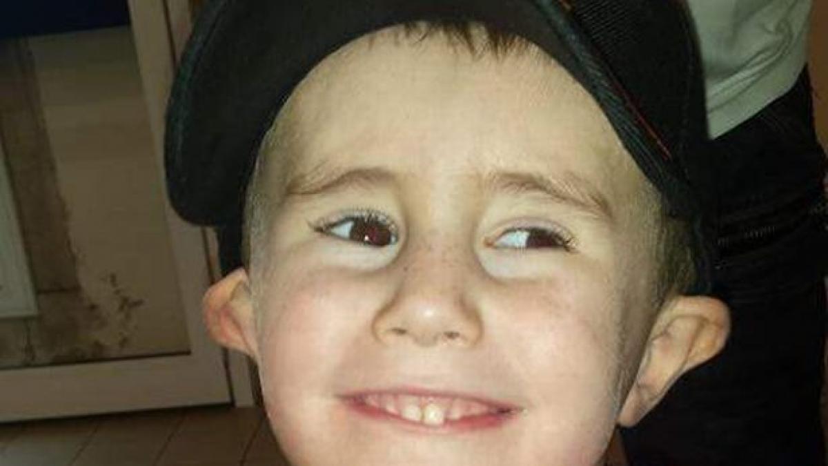 s a plans ca il doare o ureche si a mers la spital medicii l au trimis acasa apoi ceva socant s a