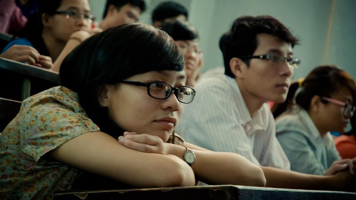 scoala unde elevelor le este interzis sa mai poarte pantaloni motivul este bizar