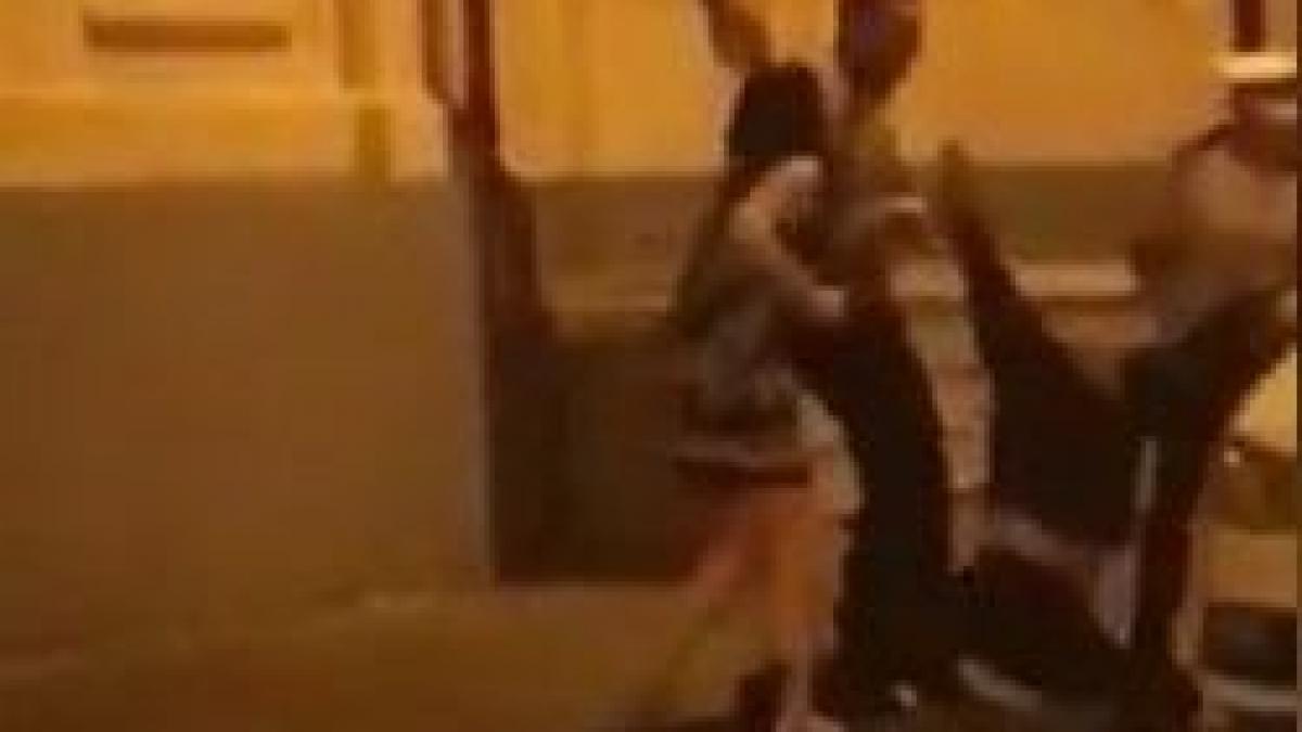 scandal cu politistii directorul maternitatii giulesti bruscat si tarat pe jos de oamenii legii