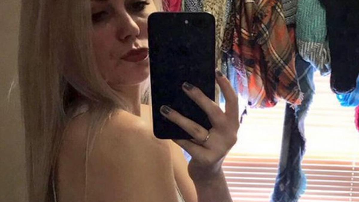 si a facut un selfie intr o tinuta sexy si a crezut ca isi impresioneaza fanii virtuali dar toti au