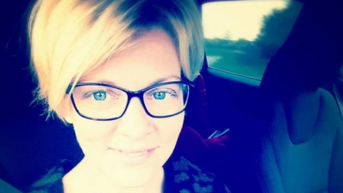 un fan i a spus ca arata ca o servitoare replica geniala a danei nalbaru