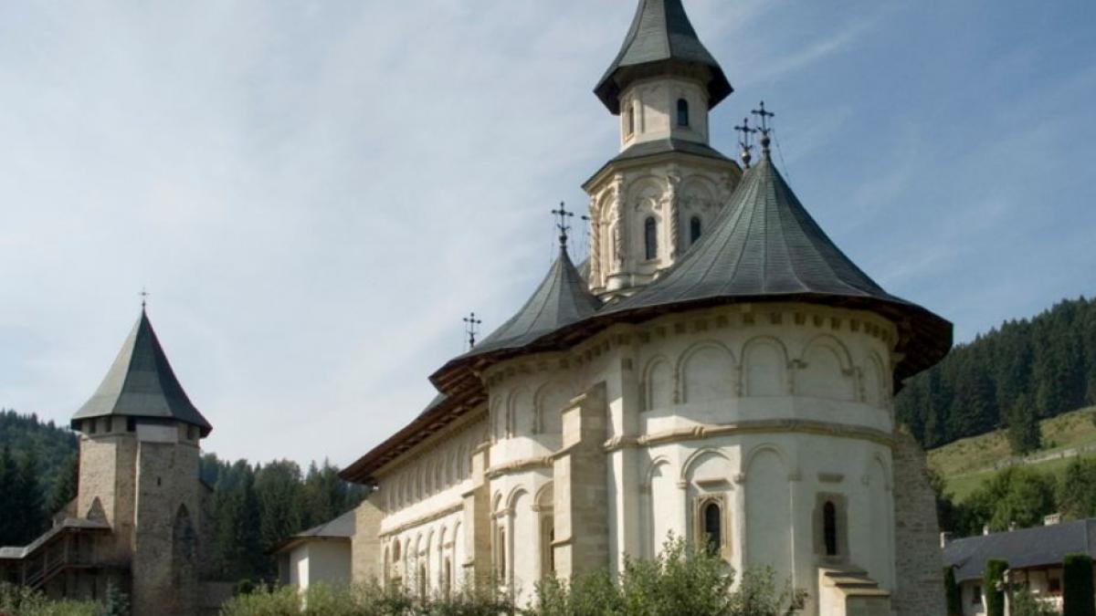 moarte suspecta la manastirea putna sfarsitul tragic al unui adolescent care visa sa devina preot