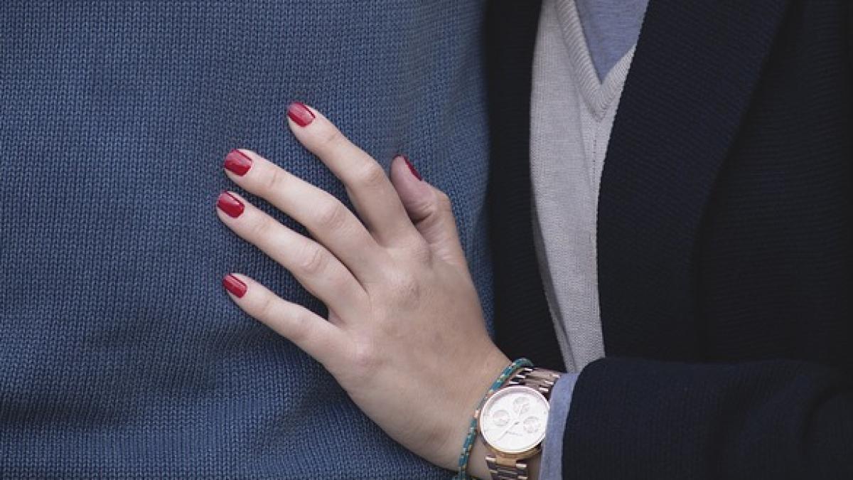 nu a avut timp sa si faca manichiura asa ca a apelat la trucul asta simplu il vei incerca si tu