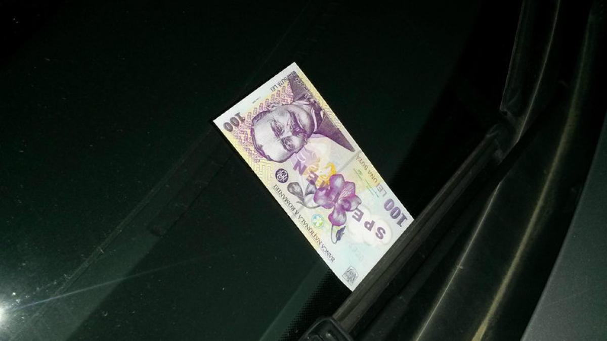 daca gasesti 100 de lei sub stergator nu te atinge de bancnota motivul pentru care trebuie sa chemi