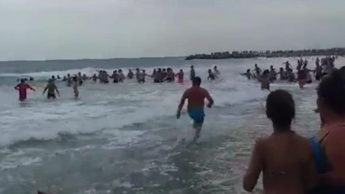 incident grav la eforie nord lant uman pentru salvarea din mare a unor fete video