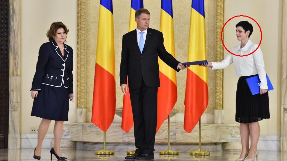 cine este femeia din spatele presedintelui klaus iohannis a fost decorata de regi si presedinti