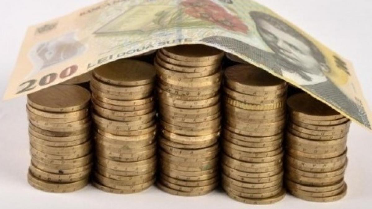 cursul valutar o ia razna leul in cadere fata de euro