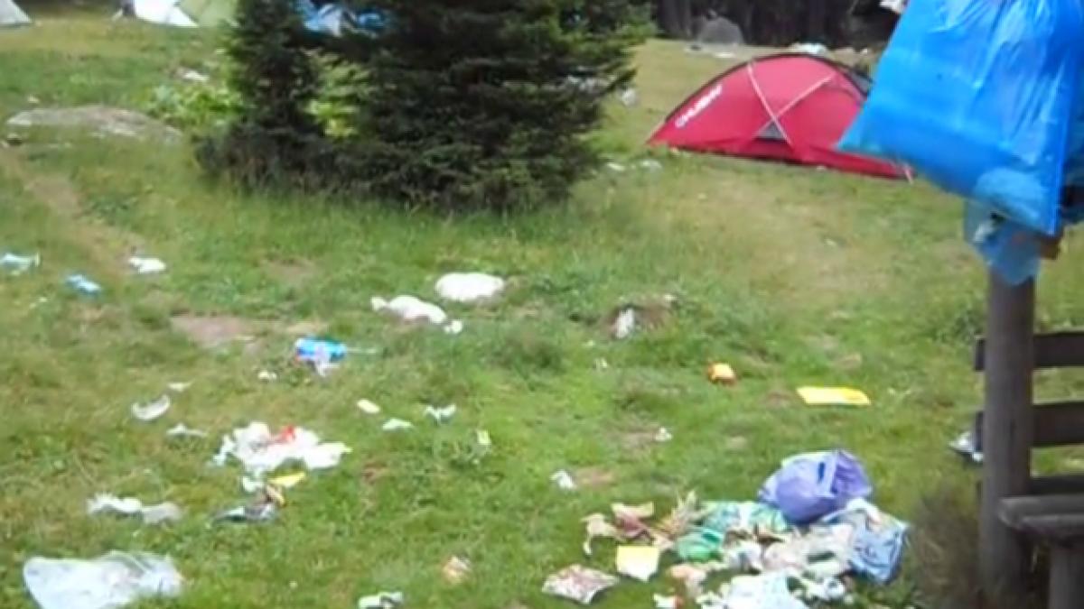 imagini dezolante din retezat mesajul unei fetite pentru turistii care lasa munti de gunoaie